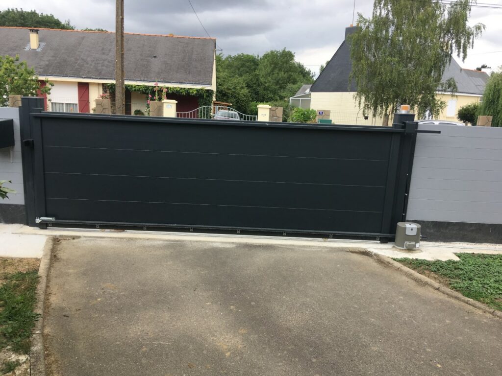 TROU TRANCHEE TERRASSEMENT Terrassement Saint Nazaire cloture alu 2