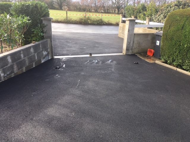TROU TRANCHEE TERRASSEMENT Terrassement Saint Nazaire finition enrobe