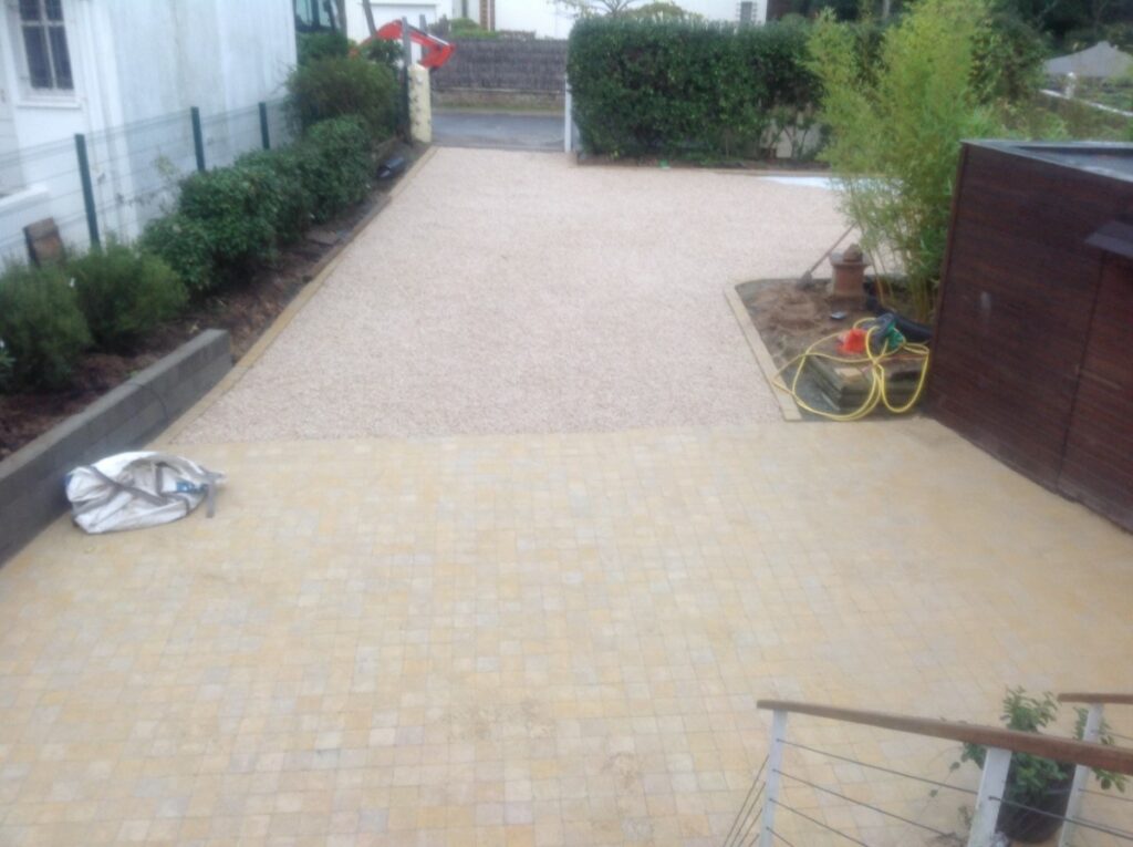 TROU TRANCHEE TERRASSEMENT Terrassement Saint Nazaire gravillonage fin
