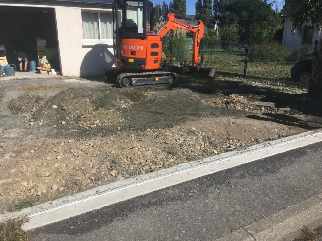 TROU TRANCHEE TERRASSEMENT Terrassement Saint Nazaire gravillonnage avec stabilisateur 1