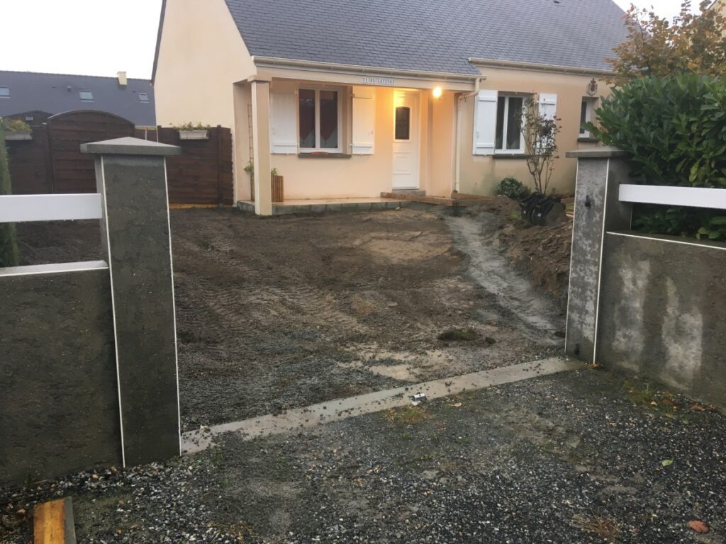 TROU TRANCHEE TERRASSEMENT Terrassement Saint Nazaire preparation enrobe 4