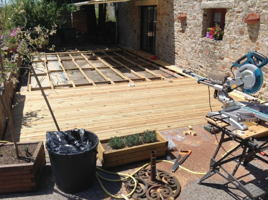 TROU TRANCHEE TERRASSEMENT Terrassement Saint Nazaire terrasse pendant